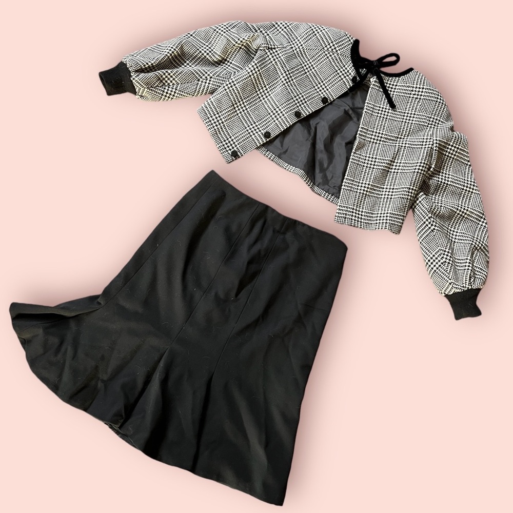 AUTHENTIC VINTAGE VALENTINO SKIRT + JACKET SET SZ 6 (S/M)